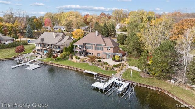 11467 Bay Shore Drive, Fenton, MI 48430