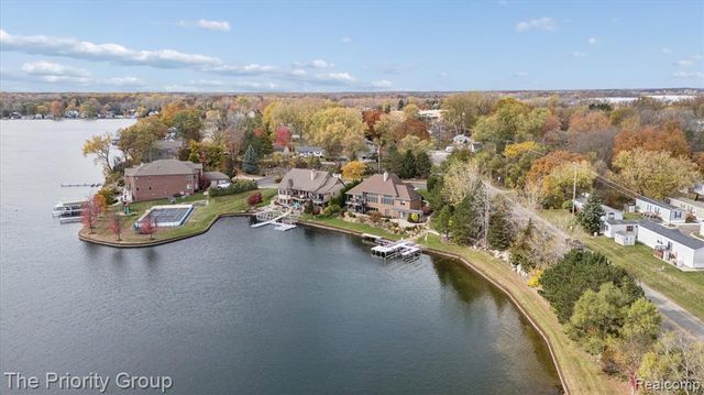11467 Bay Shore Drive, Fenton, MI 48430