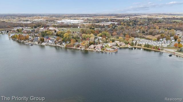 11467 Bay Shore Drive, Fenton, MI 48430