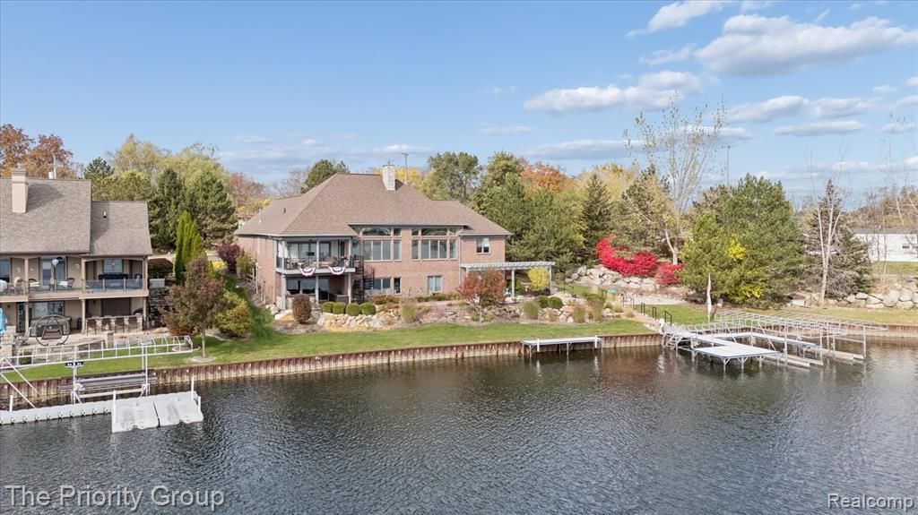 11467 Bay Shore Drive, Fenton, MI 48430