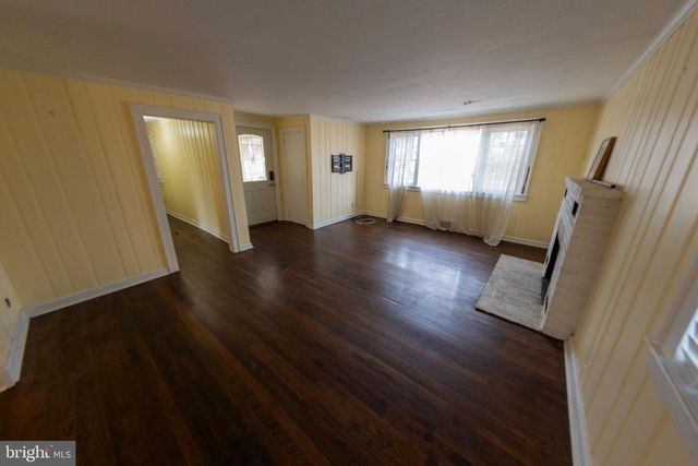 105 MOUNT LAUREL RD, Hainesport, NJ 08036