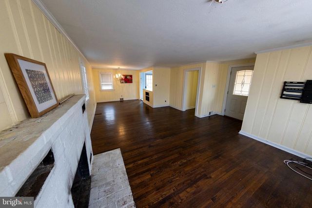 105 MOUNT LAUREL RD, Hainesport, NJ 08036