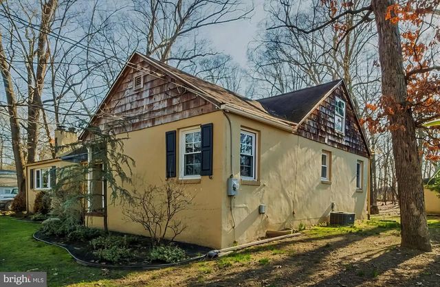 105 MOUNT LAUREL RD, Hainesport, NJ 08036