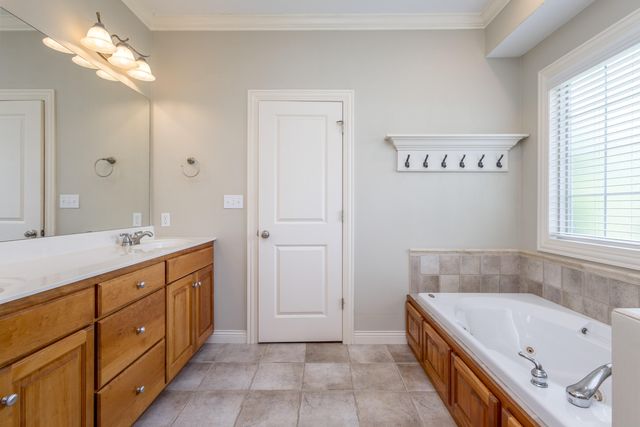 5613 MAJESTIC CIR, Columbia, MO 65203