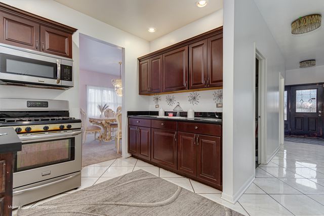 4211 W 135th Street, Crestwood, IL 60418