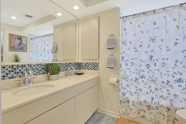 2611 Lake Avenue, Wilmette, IL 60091