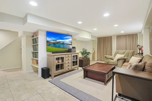 2611 Lake Avenue, Wilmette, IL 60091