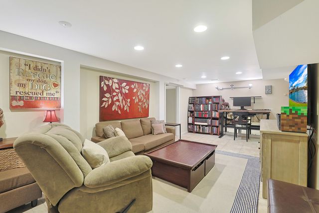 2611 Lake Avenue, Wilmette, IL 60091