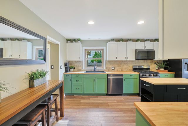 2611 Lake Avenue, Wilmette, IL 60091