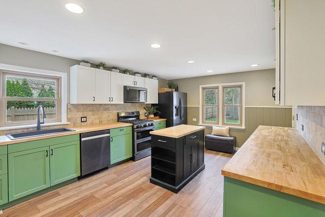 2611 Lake Avenue, Wilmette, IL 60091