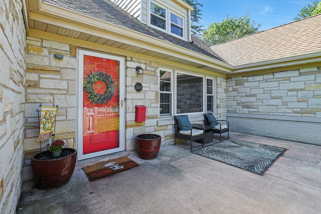 2611 Lake Avenue, Wilmette, IL 60091