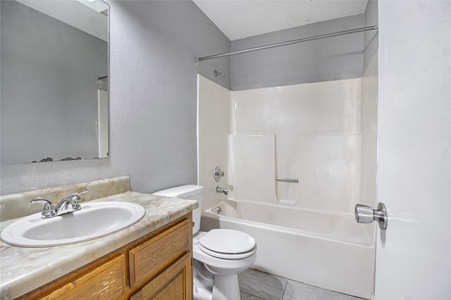 13993 S Poplar Place, Glenpool, OK 74033