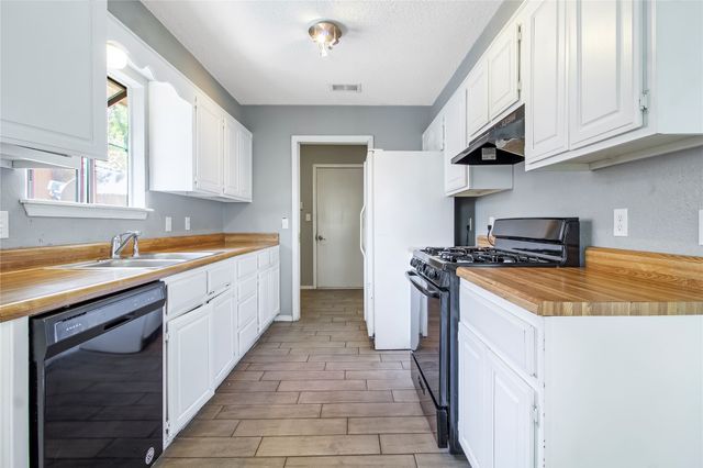 13993 S Poplar Place, Glenpool, OK 74033