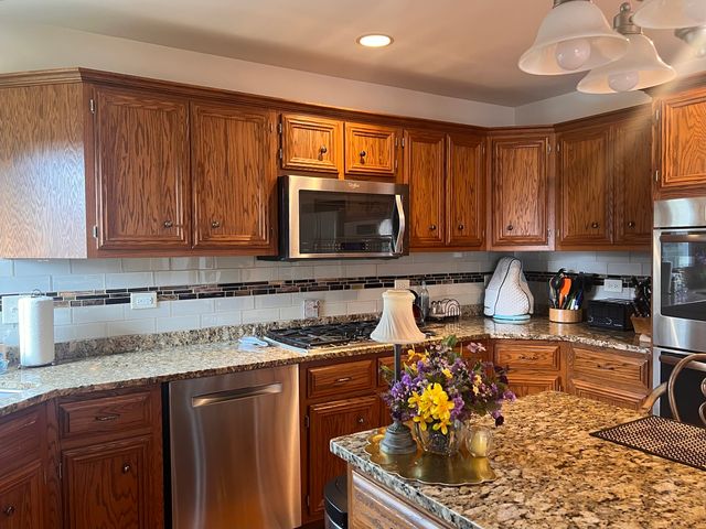 21372 Brittany Drive, Frankfort, IL 60423