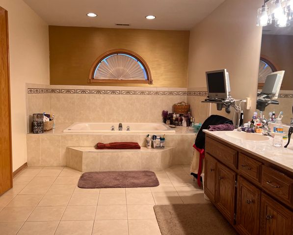 21372 Brittany Drive, Frankfort, IL 60423