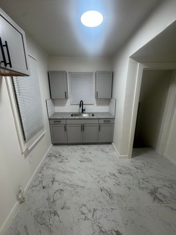 16515 Log Cabin Street, Highland Park, MI 48203