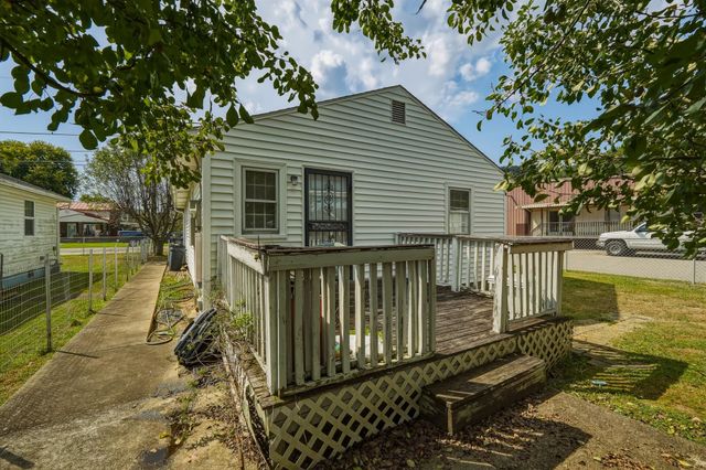 320 4th Street, Huntington, WV 25705