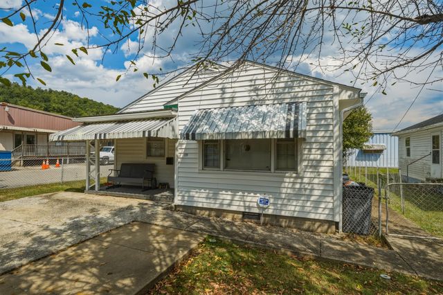 320 4th Street, Huntington, WV 25705