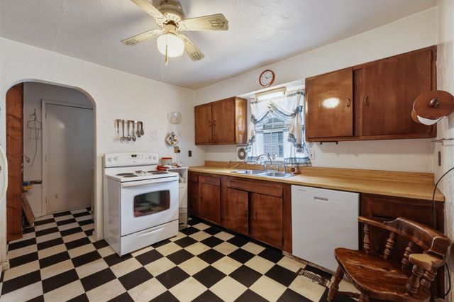 320 4th Street, Huntington, WV 25705