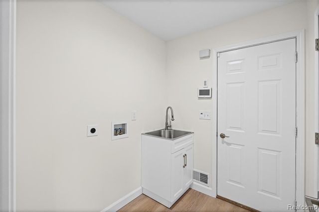 8251 N Port, Grand Blanc, MI 48439