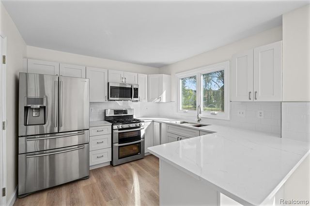 8251 N Port, Grand Blanc, MI 48439