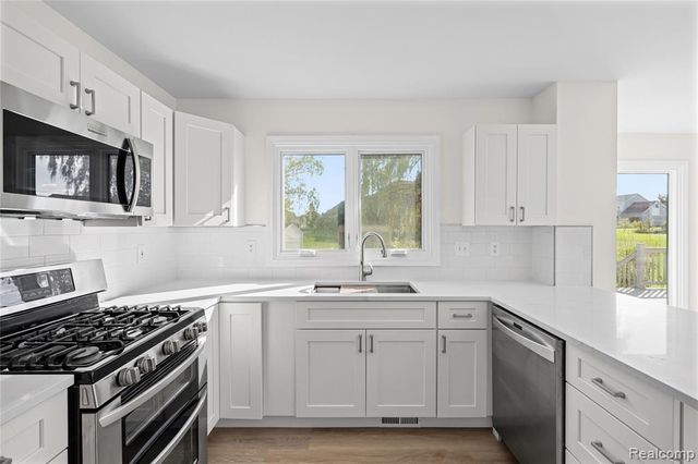 8251 N Port, Grand Blanc, MI 48439