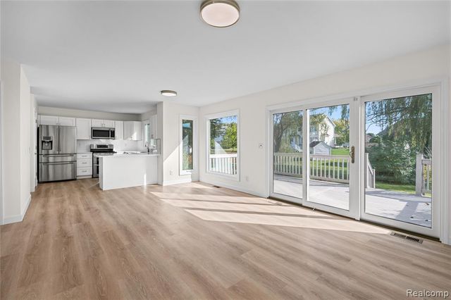 8251 N Port, Grand Blanc, MI 48439
