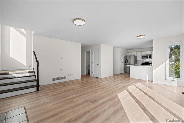 8251 N Port, Grand Blanc, MI 48439