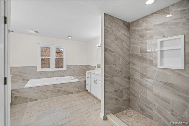 8251 N Port, Grand Blanc, MI 48439