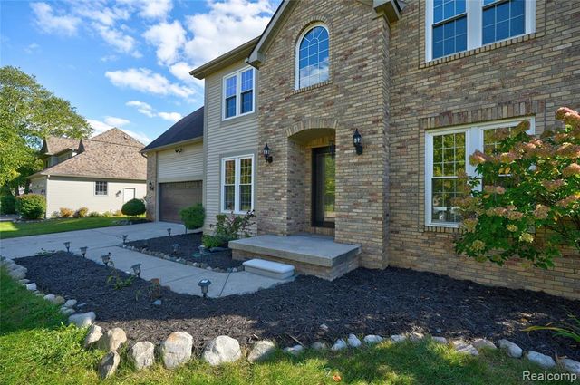 8251 N Port, Grand Blanc, MI 48439