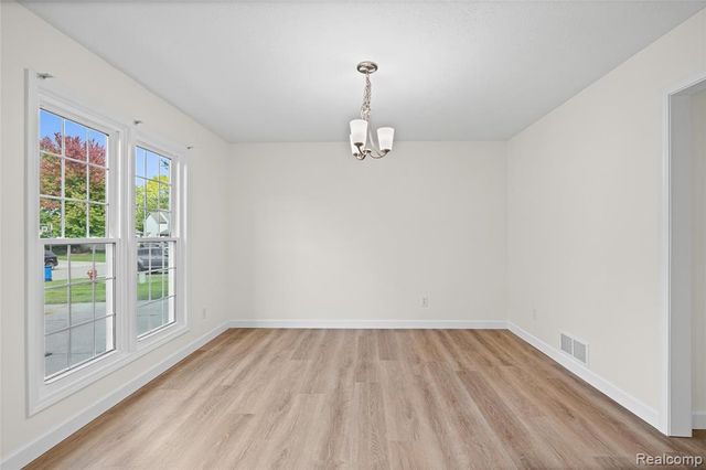 8251 N Port, Grand Blanc, MI 48439