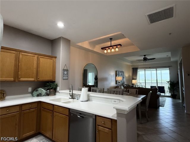 20051 Sanibel View CIR 303, Fort Myers, FL 33908