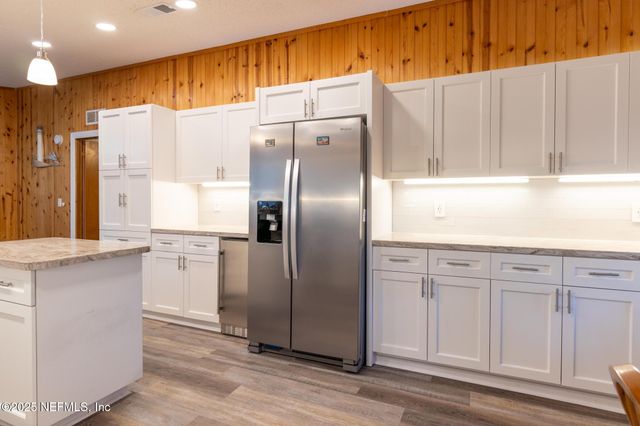 104 BREEZEWOOD Circle, San Mateo, FL 32187