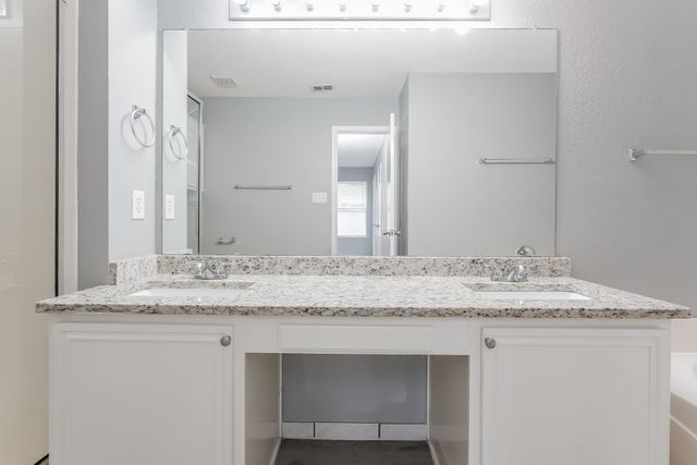 3206 Weirgate Court, Grand Prairie, TX 75052