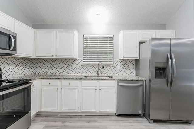 3206 Weirgate Court, Grand Prairie, TX 75052