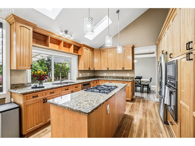 14232 MEADOW GRASS St, Lake Oswego, OR 97035