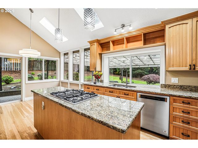 14232 MEADOW GRASS St, Lake Oswego, OR 97035