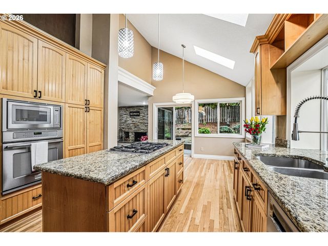 14232 MEADOW GRASS St, Lake Oswego, OR 97035