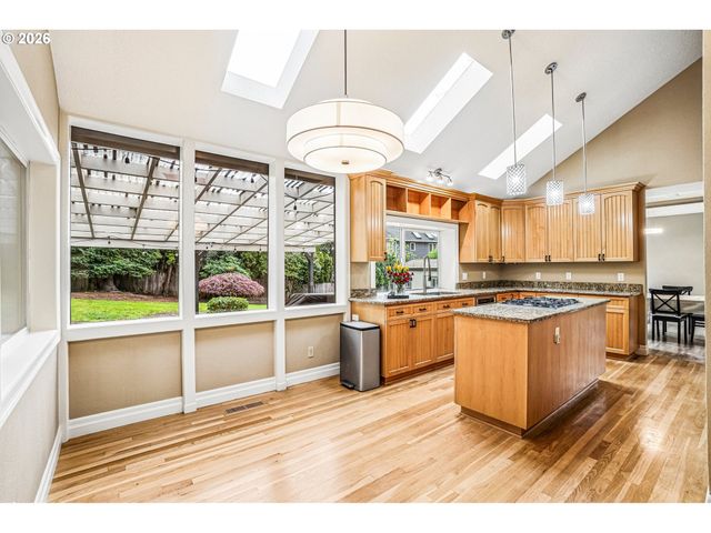 14232 MEADOW GRASS St, Lake Oswego, OR 97035