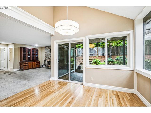 14232 MEADOW GRASS St, Lake Oswego, OR 97035