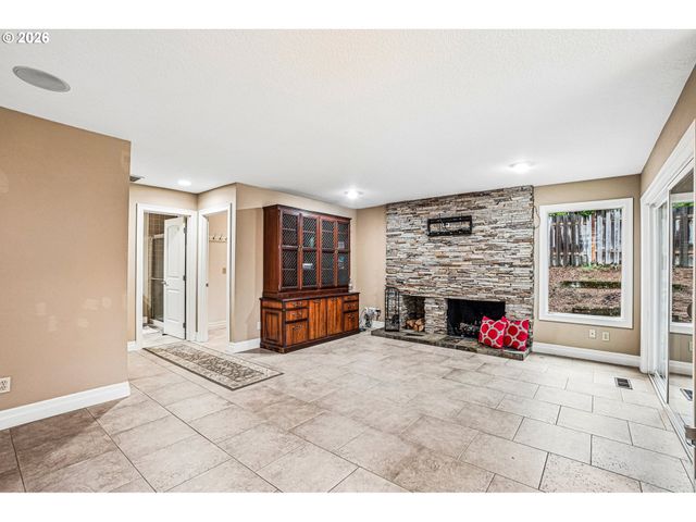 14232 MEADOW GRASS St, Lake Oswego, OR 97035