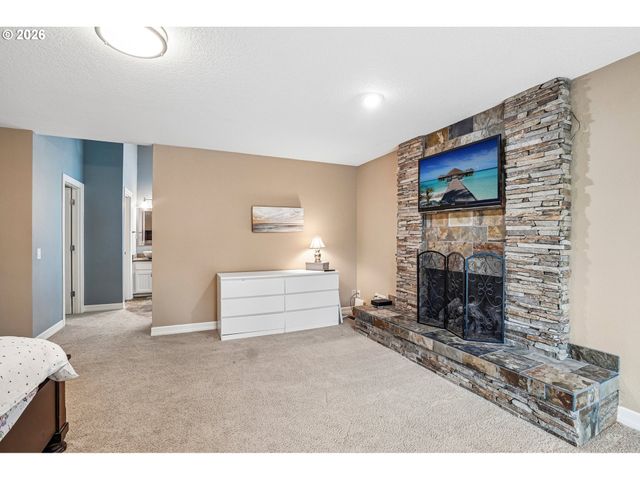 14232 MEADOW GRASS St, Lake Oswego, OR 97035