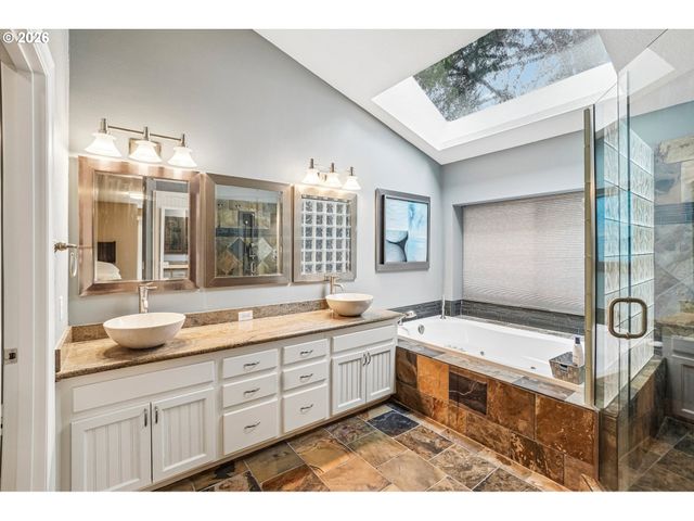 14232 MEADOW GRASS St, Lake Oswego, OR 97035