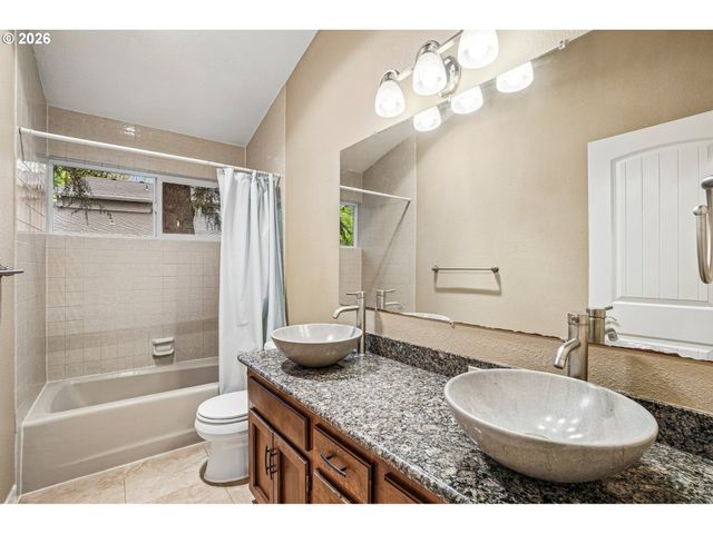 14232 MEADOW GRASS St, Lake Oswego, OR 97035