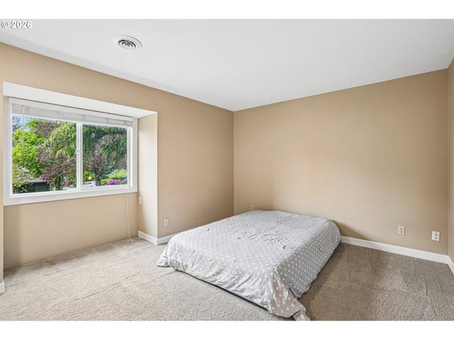14232 MEADOW GRASS St, Lake Oswego, OR 97035