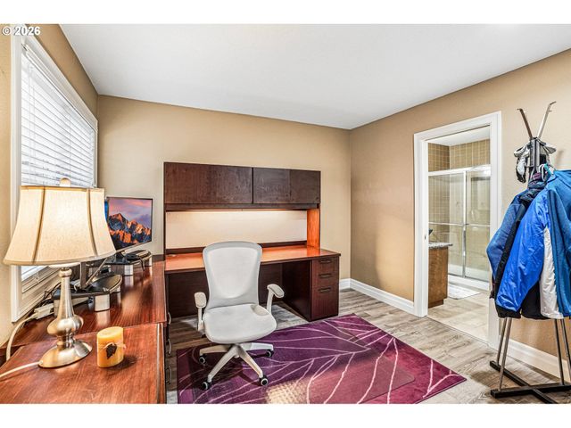 14232 MEADOW GRASS St, Lake Oswego, OR 97035