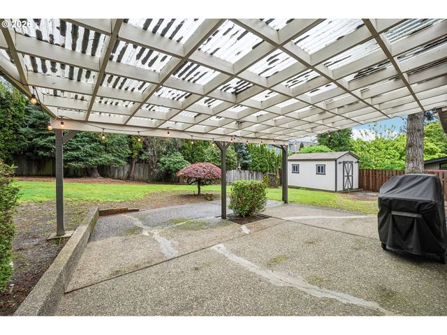 14232 MEADOW GRASS St, Lake Oswego, OR 97035