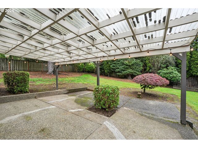 14232 MEADOW GRASS St, Lake Oswego, OR 97035