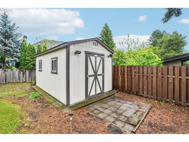 14232 MEADOW GRASS St, Lake Oswego, OR 97035