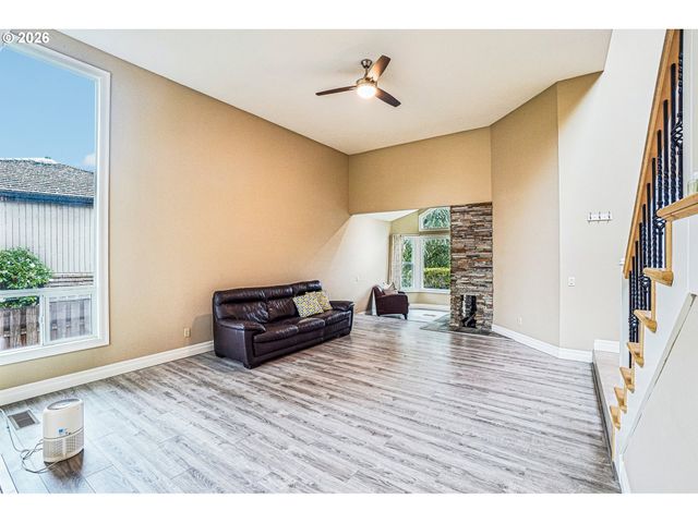 14232 MEADOW GRASS St, Lake Oswego, OR 97035